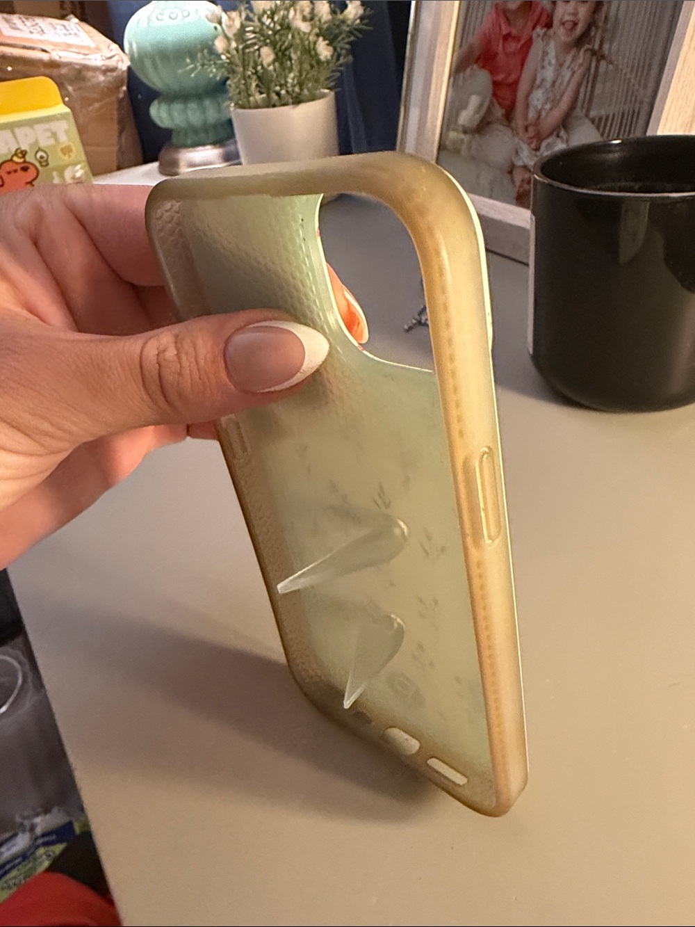 Loopy Case Cream Floral Phone Case with Integrated Loop Grip - Picture 3 of 5